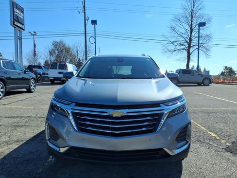 Used 2023 Chevrolet Equinox Premier FWD image 2