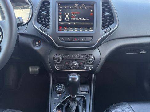 Used 2023 Jeep Cherokee Altitude Lux image 11