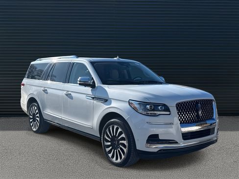 Used 2023 Lincoln Navigator L Black Label image 3
