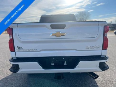 Used 2022 Chevrolet Silverado 2500 High Country w/ Z71 Off-Road Package image 5