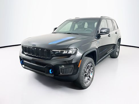 Used 2022 Jeep Grand Cherokee Trailhawk AWD/4WD image 3
