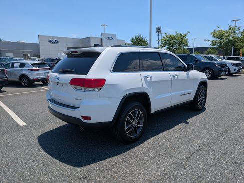 Used 2018 Jeep Grand Cherokee Limited AWD/4WD image 3
