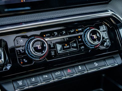 Used 2024 GMC Sierra 2500 Denali w/ Technology Package image 32