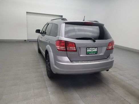 Used 2019 Dodge Journey SE FWD image 5