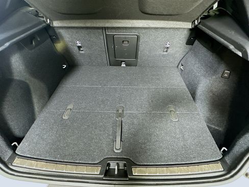 Used 2023 Volvo XC40 B4 Plus w/ Driver Assist Package FWD image 29