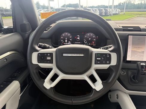 Used 2025 Land Rover Defender 110 X-Dynamic SE AWD/4WD image 11