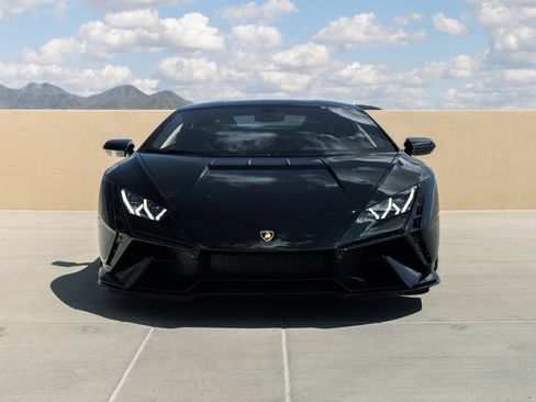 Used 2024 Lamborghini Huracan Tecnica image 2