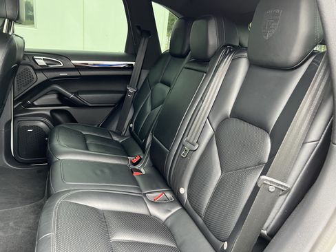 Used 2018 Porsche Cayenne Platinum Edition AWD/4WD image 34