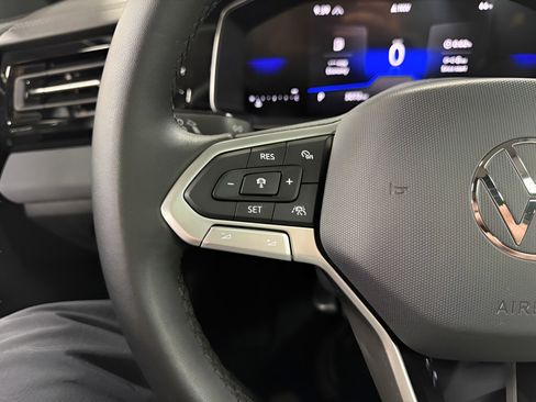 Certified 2025 Volkswagen Jetta SE image 11