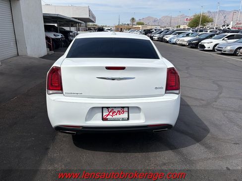 Used 2019 Chrysler 300 Touring w/ Sport Appearance Package RWD image 7
