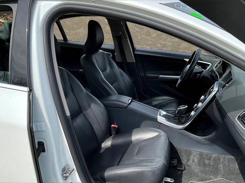 Used 2015 Volvo S60 T5 Platinum image 7