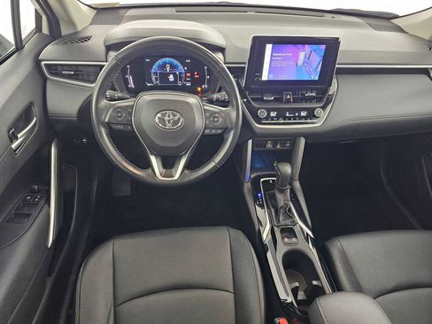 Used 2023 Toyota Corolla Cross XLE image 18