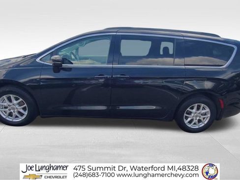 Used 2022 Chrysler Pacifica Touring-L FWD image 5