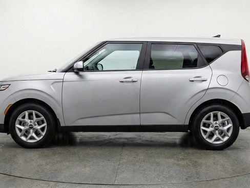 Used 2025 Kia Soul LX w/ LX Technology Package image 5