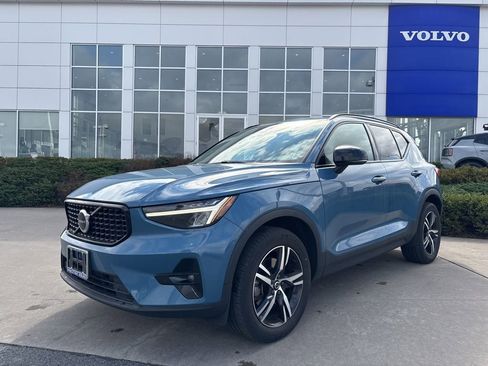 Certified 2023 Volvo XC40 B5 Plus w/ Climate Package image 44