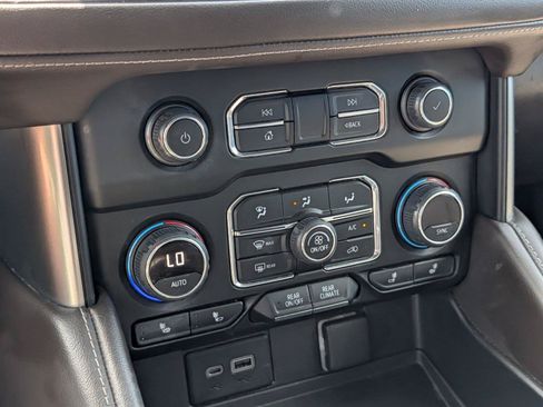 Used 2022 Chevrolet Suburban LT AWD/4WD image 18