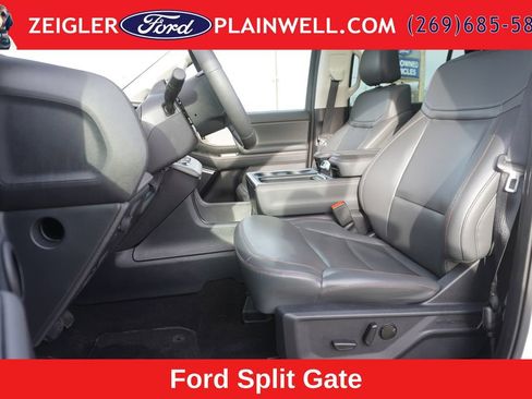 Used 2025 Ford Expedition Active AWD/4WD image 19