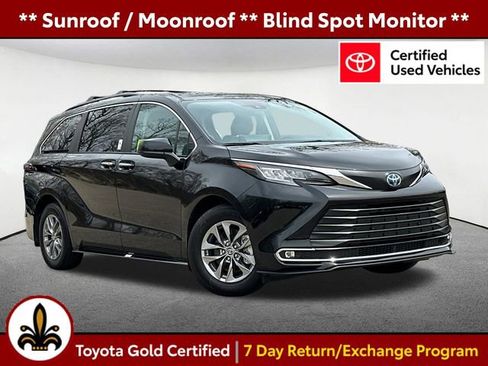 Certified 2023 Toyota Sienna XLE AWD/4WD image 1