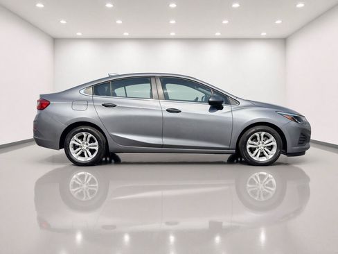 Used 2019 Chevrolet Cruze LT FWD image 6