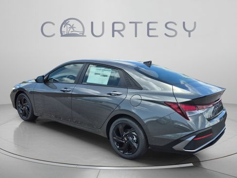 New 2026 Hyundai Elantra SEL Sport FWD image 3