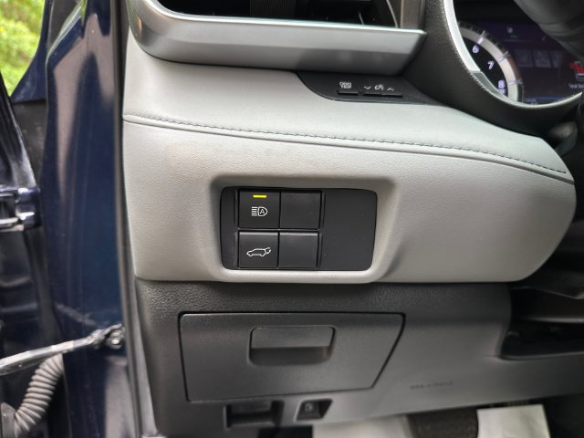 Used 2020 Toyota Highlander XLE FWD image 22