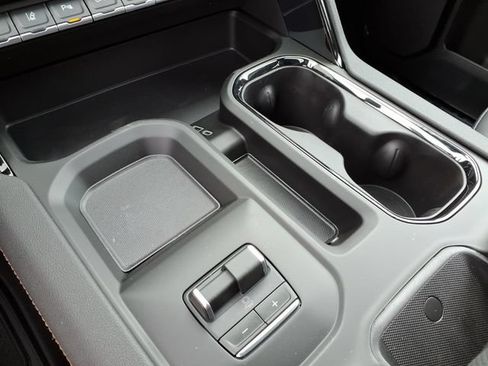 New 2026 GMC Sierra 2500 AT4 w/ Technology Package AWD/4WD image 33