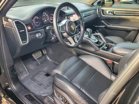 Used 2022 Porsche Cayenne GTS image 9