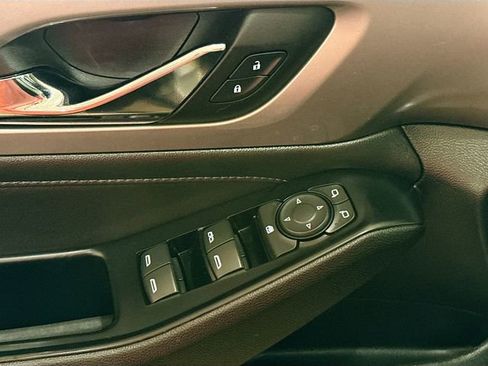 Used 2023 Chevrolet Traverse LT image 18