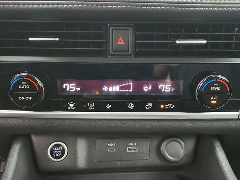 Used 2023 Nissan Rogue SV image 17