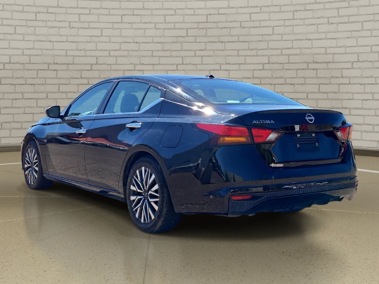 Used 2024 Nissan Altima 2.5 SV FWD image 7