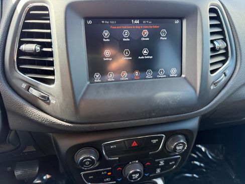 Used 2020 Jeep Compass Latitude FWD image 12