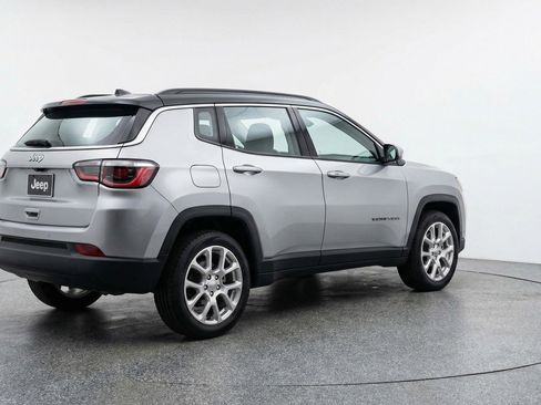 Used 2025 Jeep Compass Limited AWD/4WD image 9