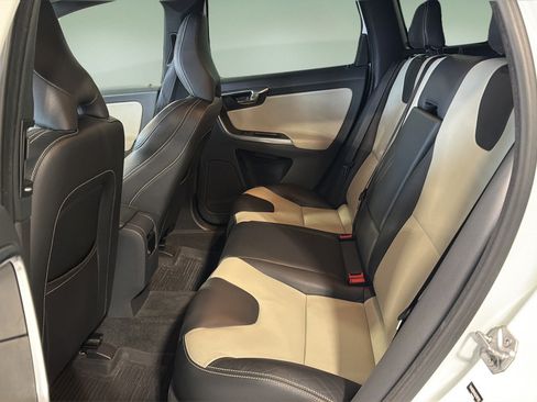 Used 2016 Volvo XC60 T6 AWD/4WD image 15