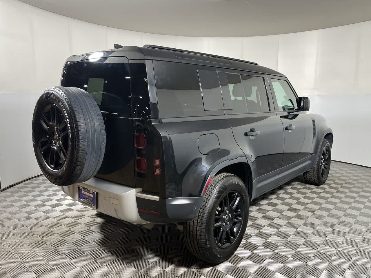 Used 2025 Land Rover Defender 110 S AWD/4WD image 8