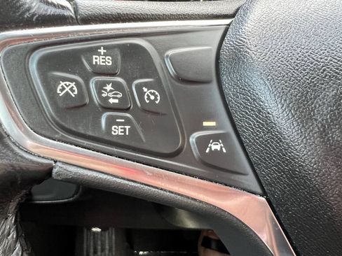 Used 2019 Chevrolet Equinox LT FWD image 16