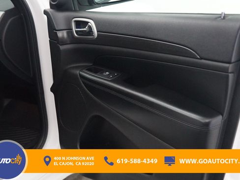 Used 2018 Jeep Grand Cherokee Altitude RWD image 16