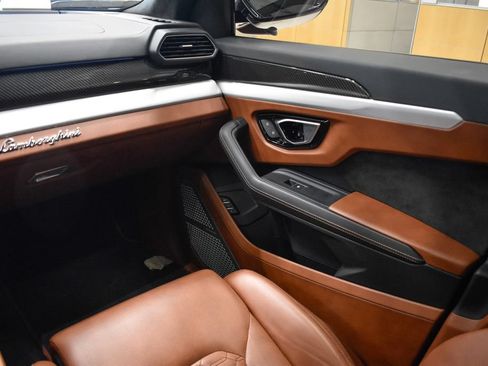 Used 2022 Lamborghini Urus AWD/4WD image 25