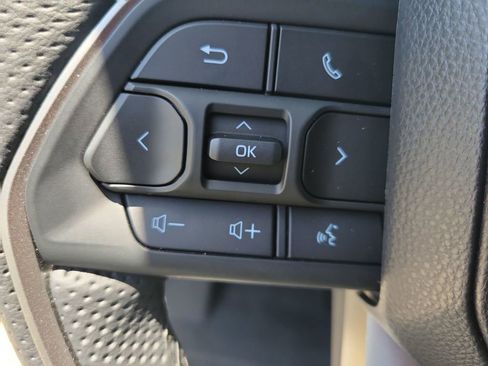 Used 2025 Toyota Tacoma Trailhunter AWD/4WD image 18