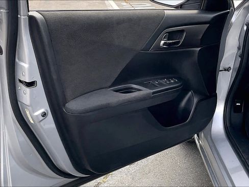 Used 2013 Honda Accord LX image 24