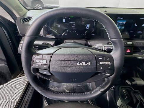 Used 2025 Kia K4 EX image 11