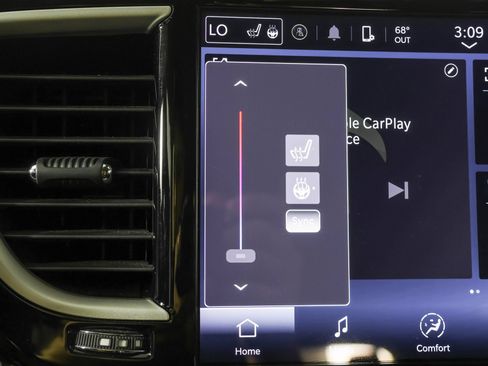 Used 2024 Chrysler Pacifica Touring-L FWD image 32