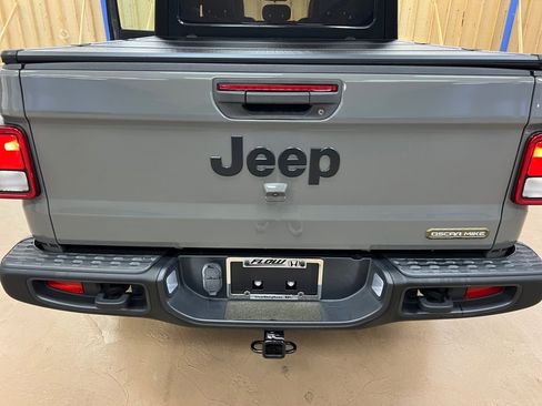 Used 2021 Jeep Gladiator Sport image 18