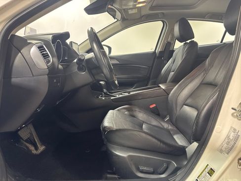 Used 2018 MAZDA MAZDA3 Grand Touring FWD image 19