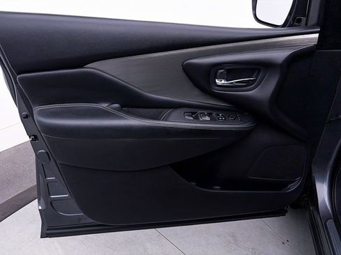 Used 2017 Nissan Murano SV image 11