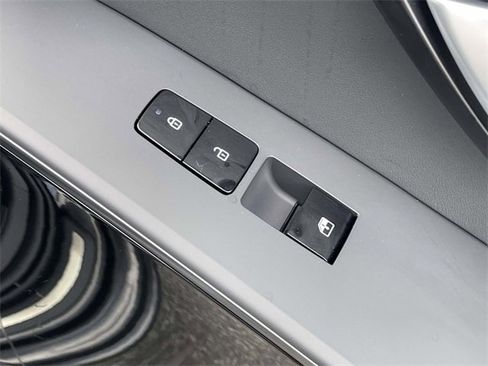 New 2025 Kia Niro SX image 13