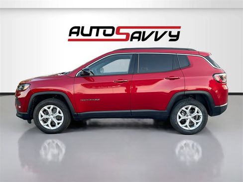 Used 2025 Jeep Compass Latitude image 4