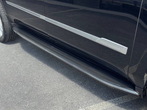 Used 2018 Cadillac Escalade ESV Premium Luxury AWD/4WD image 56