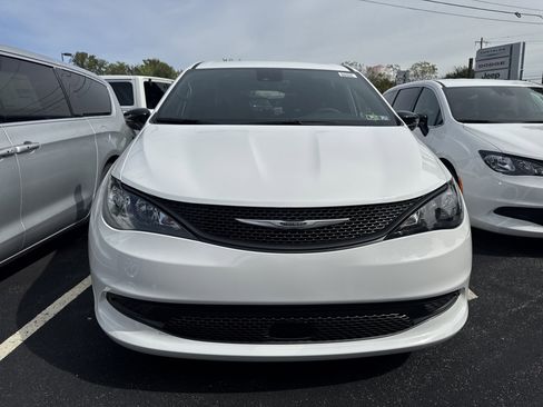 New 2026 Chrysler Voyager LX image 2