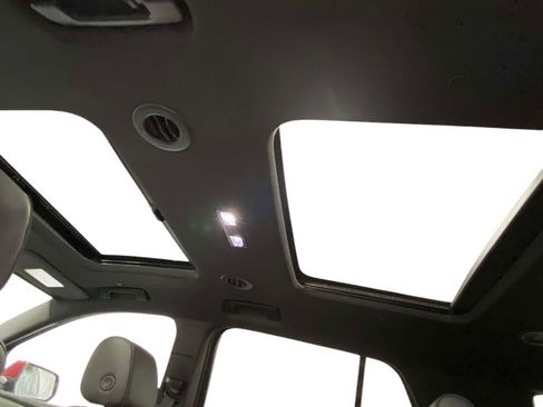 Used 2023 Chevrolet Traverse RS AWD/4WD image 16