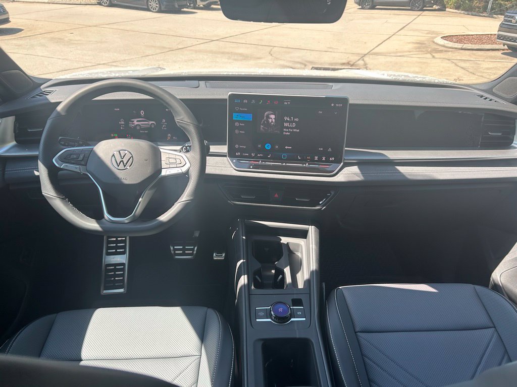New 2026 Volkswagen Tiguan SE R-Line FWD image 9